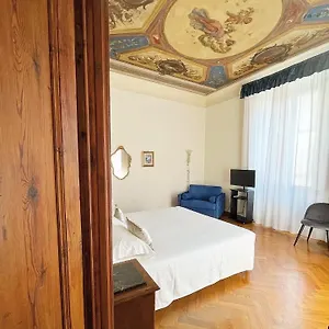 cimabue-9.it-tuscanyhotel.com/